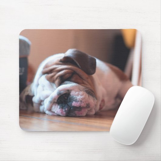 Sleeping Bulldog Bown and White Puppy Muismat (Met muis)