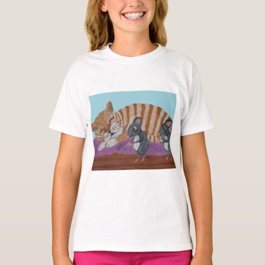 Sleeping Cat with Sneaky Mice  T-shirt (Voorkant)