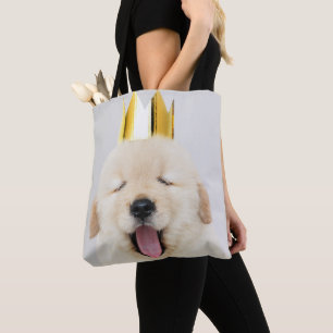 Sleepy Golden Retriever Puppy in Gold Crown Draagtas