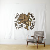 Sleepy Sloth Funny Wandkleed (In Situ (horizontaal))