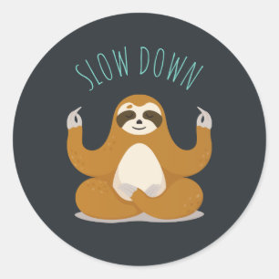 Sleuf in Lotus Yoga Pose "Slow Down" Ronde Sticker