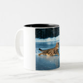 Slippery Cat Adventure Mug (Devant gauche)