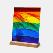 SlipperyJoe's drapeau gay pride agitant des couleu (Angle)