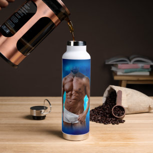 SlipperyJoe's gespierde baardige man shirtloos six Waterfles