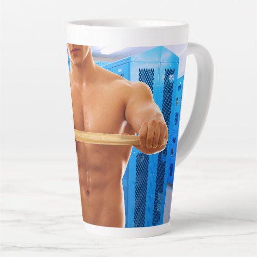 SlipperyJoe's gespierde man shirtloze borst 6-pack Latte Mok (Rechterhoek)