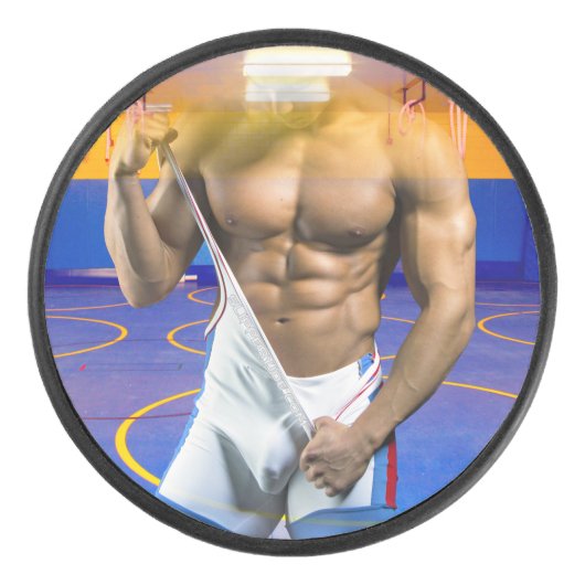 SlipperyJoe's gespierde man uitstulping six-pack s Hockey Puck (Voorkant)