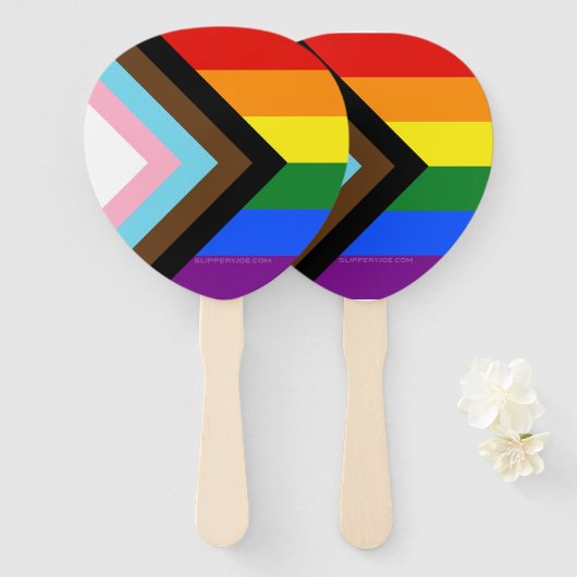SlipperyJoe's Progress Pride-vlag zes klassieke ho Handwaaier (Voorkant en achterkant)