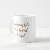 Slogan Mug | Restez humble à travailler dur être g (Devant gauche)