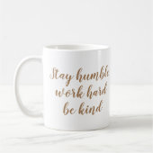 Slogan Mug | Restez humble à travailler dur être g (Gauche)