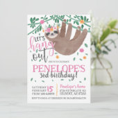 Sloth Rose Anniversaire Invitation (Debout devant)