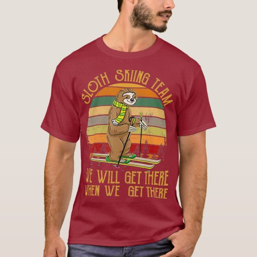 Sloth Skiing Team We Will Get There Retro Gift T-shirt (Voorkant)