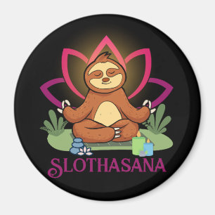 "Slothasana" Luiaard die yoga meditatie doet Magneet