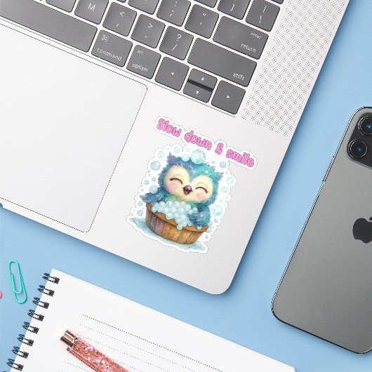 Slow Down & Smile - Sticker de hibou (Ordinateur portable avec iPhone)