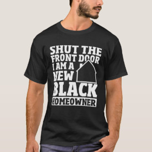 Sluit de voordeur nieuwe huis eigenaar nieuwe zwar t-shirt