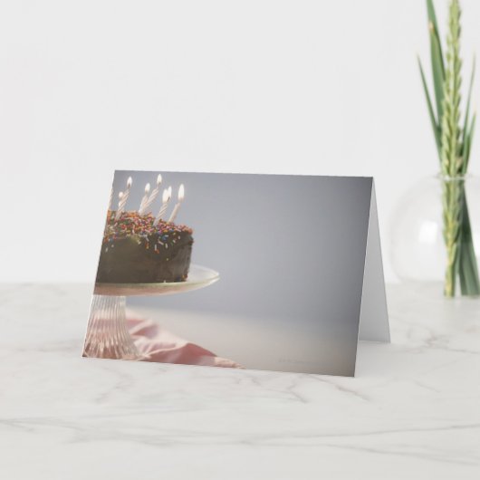 Sluit omhoog van de cake van de kaart (Voorkant)