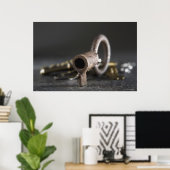 Sluiten van een sleutel in een zeer belangrijke ri poster (Thuiskantoor)