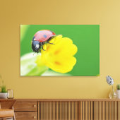 Sluiten van Ladybug Canvas Afdruk (Insitu (Woonkamer))