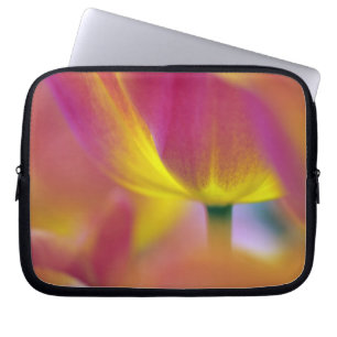 Sluiten van onderkant van tulpenbloem, Kuekenhof 2 Laptop Sleeve