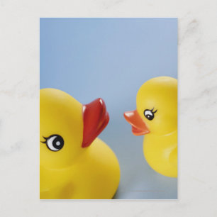 Sluiten van twee rubbereenden briefkaart