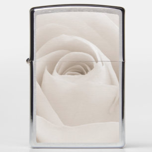 Sluiten van White Rose Petals