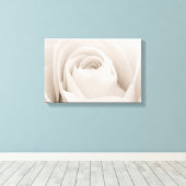 Sluiten van White Rose Petals Canvas Afdruk (Insitu (Houten vloer))