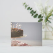 Sluiting chocoladetaart met kaarsen briefkaart (Staand voorkant)