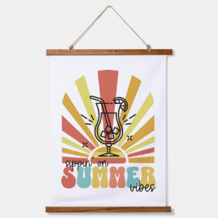 Slurpend aan zomerstemming, Retro zon, Cocktailgla Hangend Wandkleed