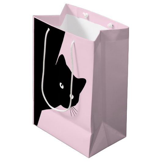 Sly Black Cat Pink Medium Cadeauzakje (Voorkant Gekanteld)