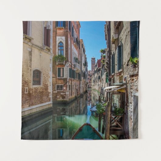 Smalle straat met kanaal in Venetië. Wandkleed (Voorkant)