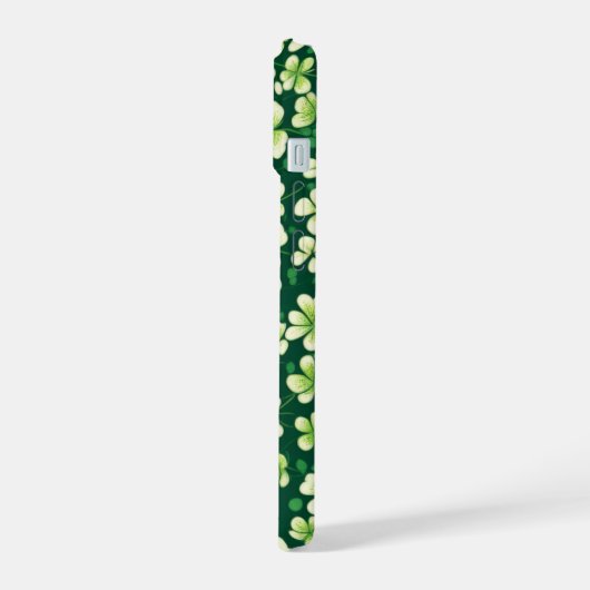 Smaragd Shamrock Tapestry: Donkergroen Delight iPhone 15 Hoesje (Linkerkant)