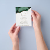 smaragdgroene agaat op witte flyer (Hand)