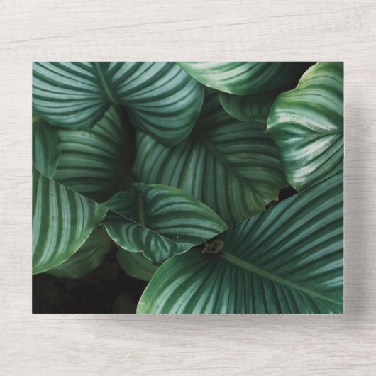 Smaragdgroene tropische chic bloemige Trouw Alles All In One Uitnodiging (Achterkant)