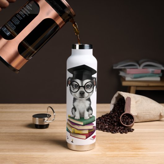 Smart Afstuderen Dog Sticker – Schattigee Pup met  Waterfles (Koffie (Gedraaid)  )