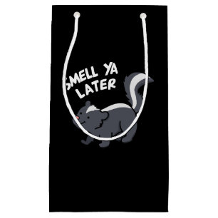 Smell Ya Later Funny Skunk Pun Dark BG Klein Cadeauzakje