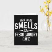 Smells Like Clean Laundry Lies Funny Sarcastic Quo Kaart (Gele Bloem)