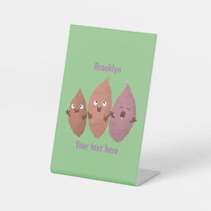 Smeltzingende zoete aardappelen cartoon-groenten reclamebord met voetstuk