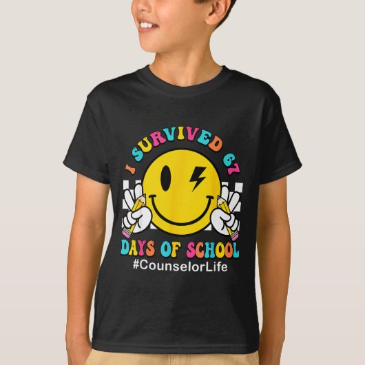 Smile Face I Survived 67 Days Of School Counselor  T-shirt (Voorkant)