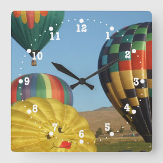 Smiling, Happy Hot Air Balloons Clock Vierkante Klok
