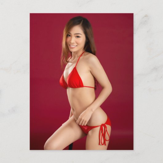 Smiling Woman In Red Bikini Briefkaart (Voorkant)