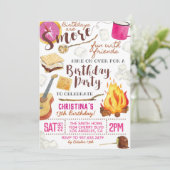 S'more Fun Camping Invitation Anniversaire (Debout devant)