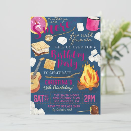 S'more Fun Camping Invitation Anniversaire (Debout devant)