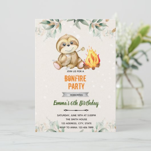 S'more luiaard slaapfeest uitnodiging (Staand voorkant)