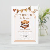 Smores Camping Arc 1er anniversaire Invitation (Debout devant)