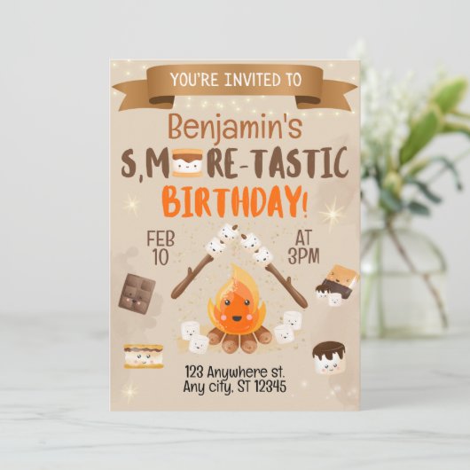 S'mores Invitation de fête d'anniversaire pour enf (Debout devant)