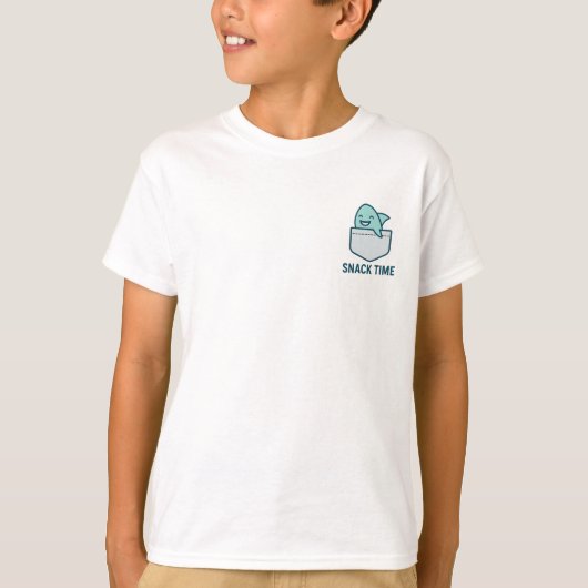 Snack Time – Cute Pocket Shark Design T-shirt (Voorkant)