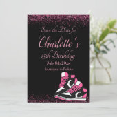 Sneaker verjaardag, roze glitter save the date (Staand voorkant)