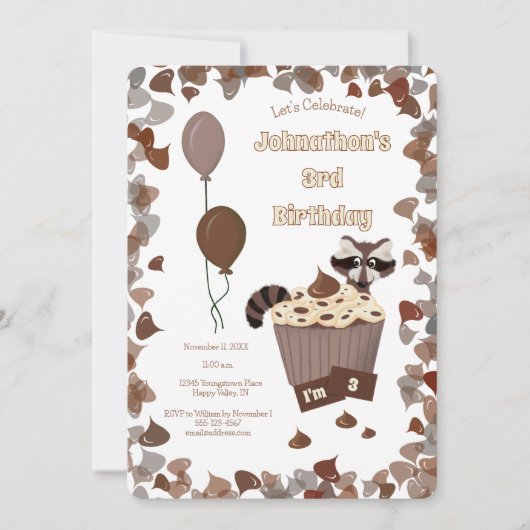 Sneaky Wasbeer & Chocolade Cupcake Verjaardag Kaart (Voorkant)