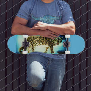 SNEEEUWLUIPAARD SKEELERBOORD SKATEBOARD