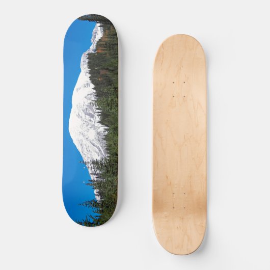 Sneeuw bedekt Mount Rainier landschap Skateboard (Voorkant)