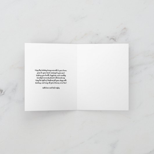 Sneeuw bedekte pijnboom, hulstbessen, geen foto feestdagen kaart (Binnen)